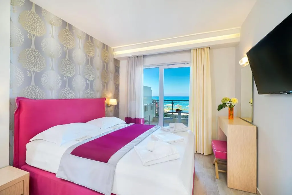 Tiara Holidays - Iliorama Seaside Luxury Suites & Apartments - Double Room with Sea View - bedroom